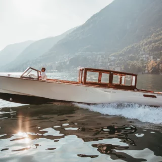 Scopri il Lago Maggiore con Classic Boat Experience: naviga su imbarcazioni tradizionali e vivi un'esperienza unica.