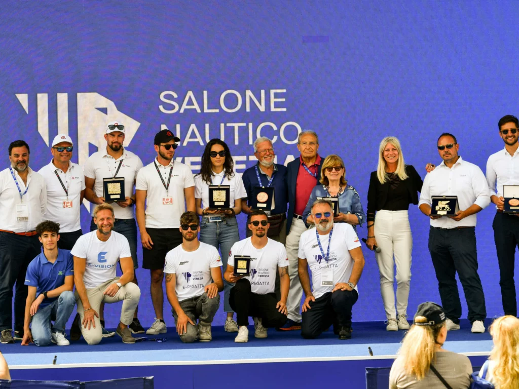 Scopri le emozionanti gare elettriche al Trofeo Salone Nautico di Venezia 2024. Premiazioni e vincitori delle regate e della E-Ballerina.