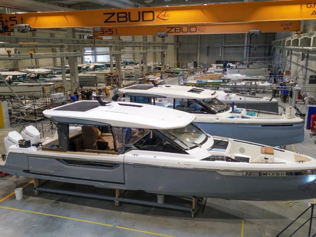 Saxdor Yachts espande la produzione con un nuovo cantiere a Larsmo, Finlandia, per soddisfare la crescente domanda.