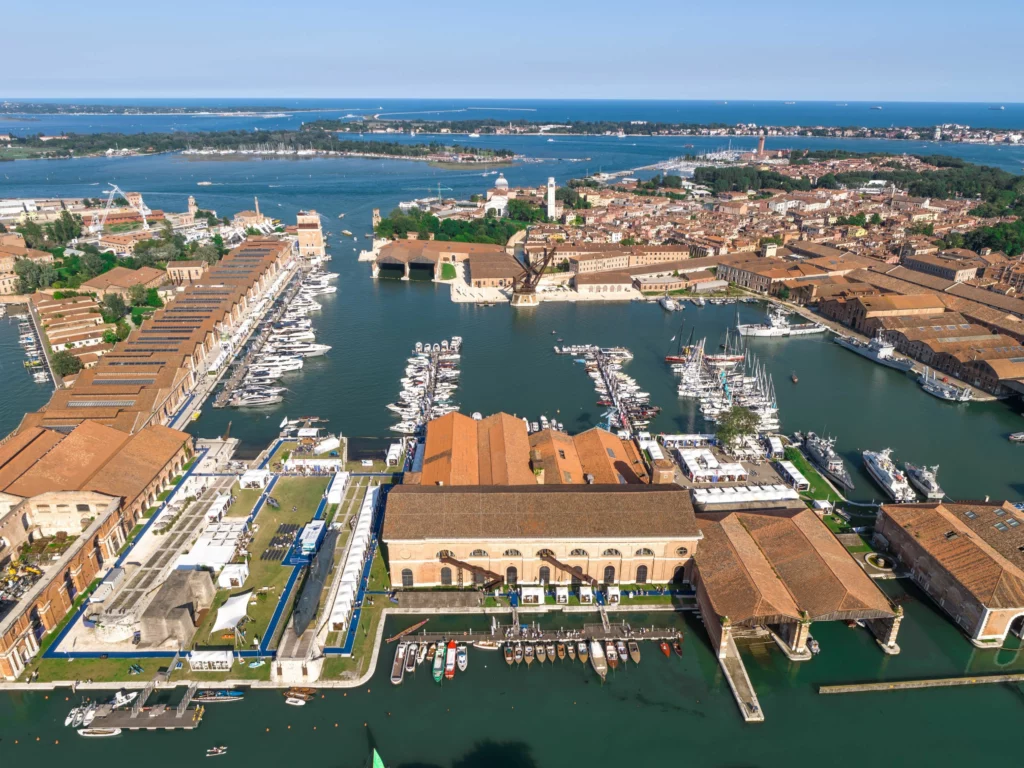 Salone Nautico Venezia 2024: più di 300 barche esposte, novità internazionali e un focus sulla sostenibilità.