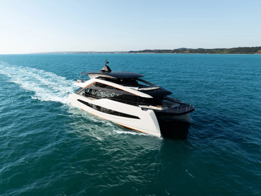 WiderCat 92: catamarano di lusso con tecnologia ibrida in anteprima al Cannes Yachting Festival 2024 del prossimo settembre.