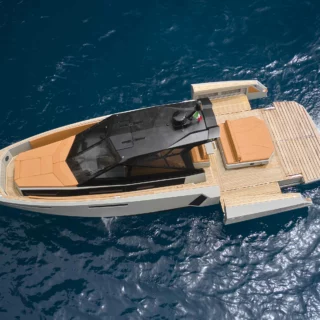 Evo R4+: il nuovo yacht di Evo Yachts che unisce comfort e trasformabilità. 13 metri di innovazione e design versatile.