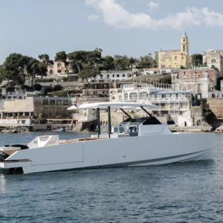 I-Boat presenta il modello #404: eleganza e innovazione a Genova 2024. Un nuovo standard nella nautica da diporto italiana.