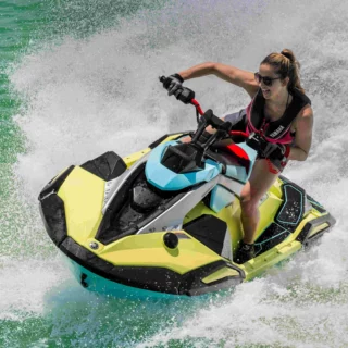 Scopri la gamma Yamaha Waverunner 2025: nuovi modelli JetBlaster®, prestazioni elevate e audio integrato di qualità.