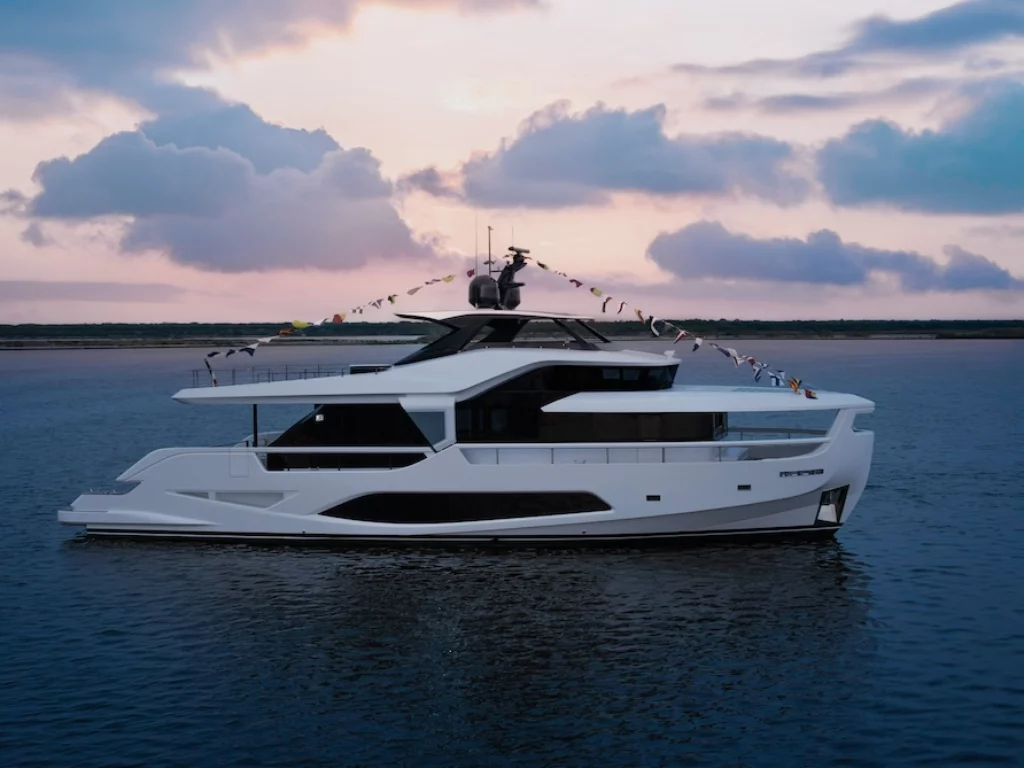 Ferretti Yachts INFYNITO 80, varata nel nuovo cantiere di Ravenna, sarà presentata al Cannes Yachting Festival 2024.