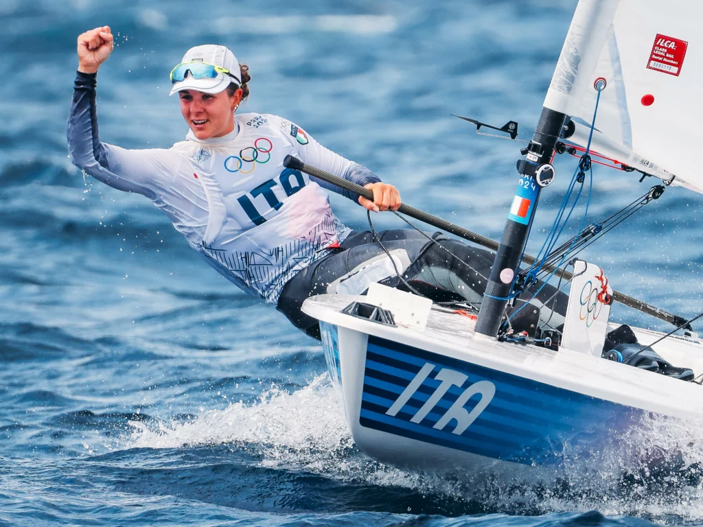 Chiara Benini Floriani vince la Medal Race a Marsiglia, Kite italiani in finale. Segui le Olimpiadi di Paris 2024.