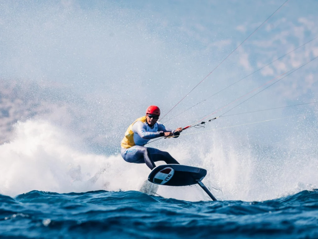 Italia brilla a Paris 2024: due ori nella vela e Pianosi quarto nel Kiteboard. Un trionfo per la vela italiana.