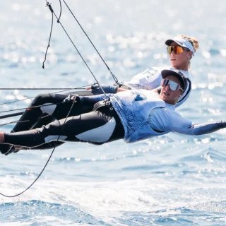 Scopri i risultati del sesto giorno delle regate olimpiche di vela a Paris 2024. Grande performance per le italiane Germani e Bertuzzi nella Medal Race.