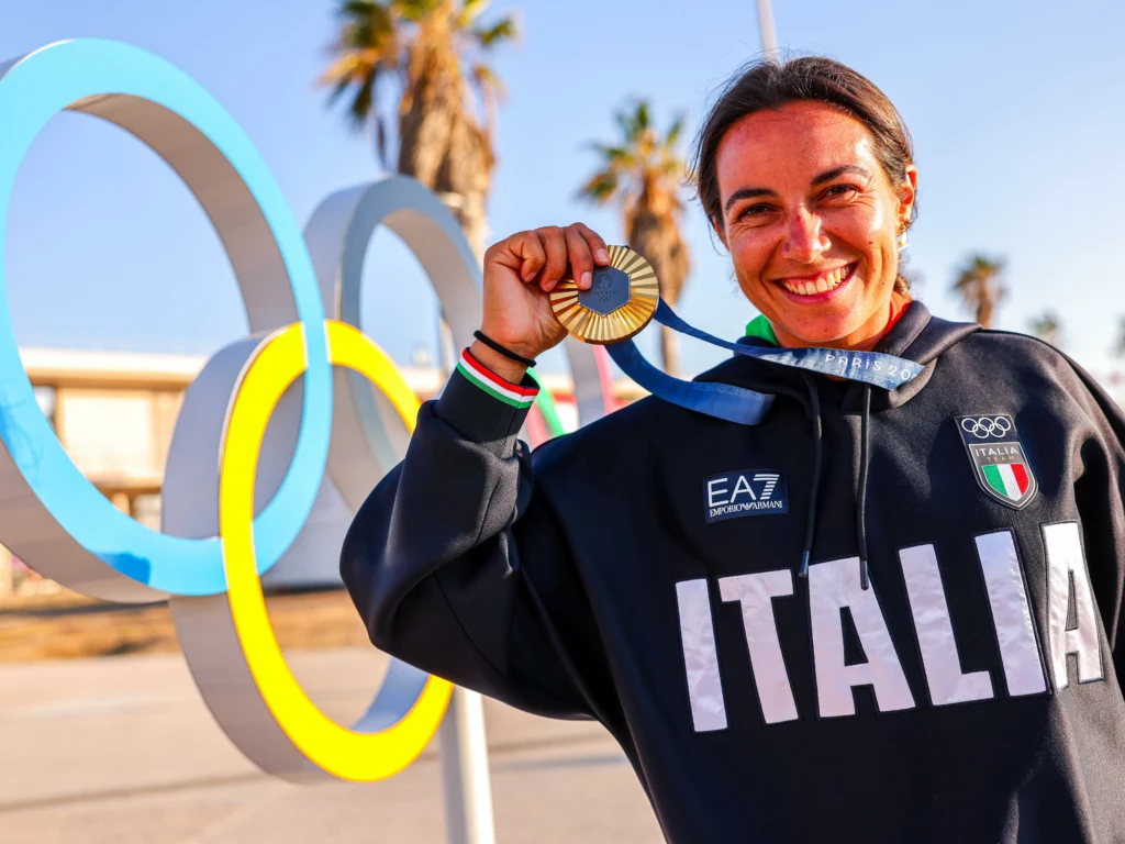Olimpiadi Parigi 2024: Marta Maggetti oro nel windsurf. Trionfo italiano a Marsiglia, altri azzurri in gara.