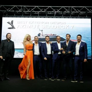 Azimut trionfa ai World Yachts Trophies 2024 con Seadeck 7 e Fly 62, premiati per design esterno e layout innovativo.