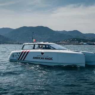 Bluegame presenta il BGH-HSV, chase boat a idrogeno zero emissioni che supporta American Magic all'America’s Cup 2024.