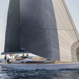 Scopri il Grand Soleil 52 Performance al Cannes Yachting Festival 2024: eleganza e innovazione in una nuova icona nautica.