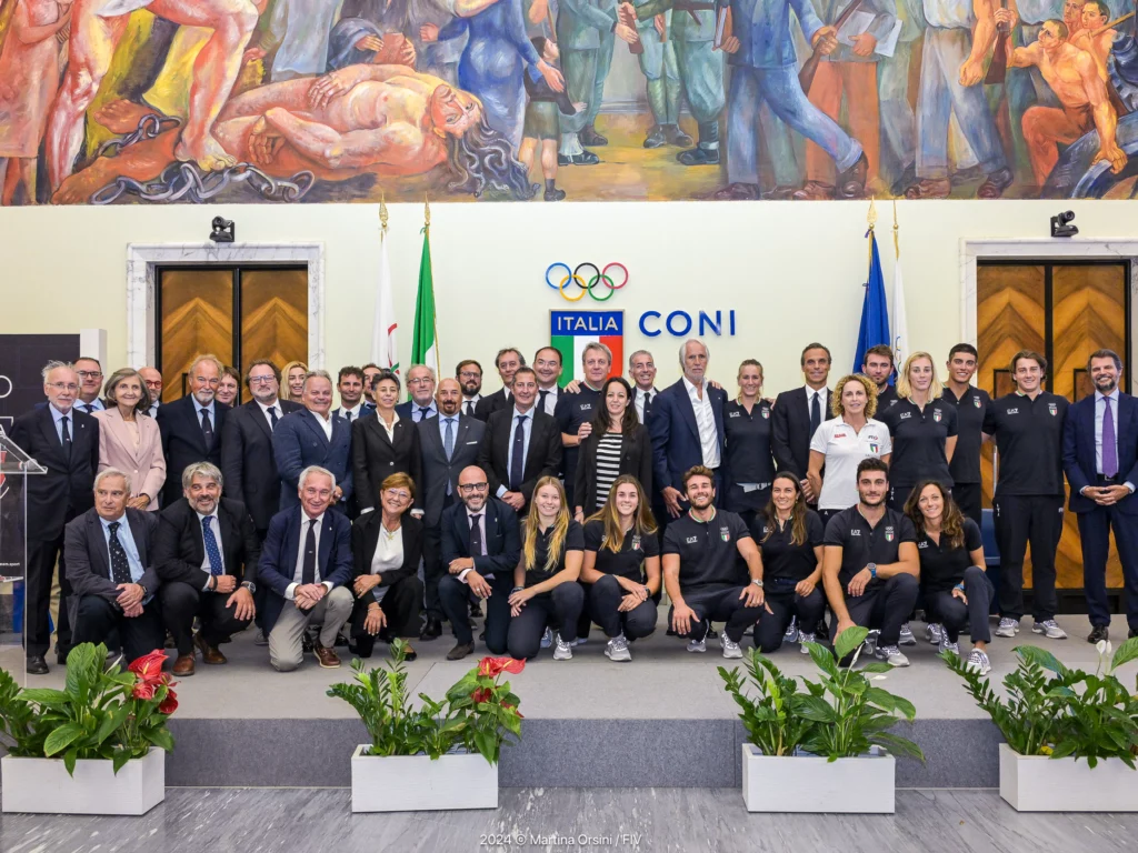 La Vela Italiana celebra i suoi campioni olimpici al CONI di Roma. Trionfi di Marta Maggetti e Tita-Banti, e il futuro della vela con i giovani talenti premiati.