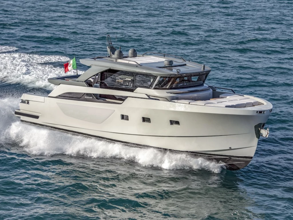 Sanlorenzo al Fort Lauderdale International Boat Show 2024: presenta 7 yacht di lusso, innovazione, asimmetria e sostenibilità.