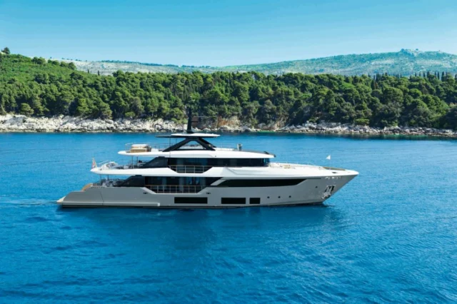 Custom Line Navetta 38