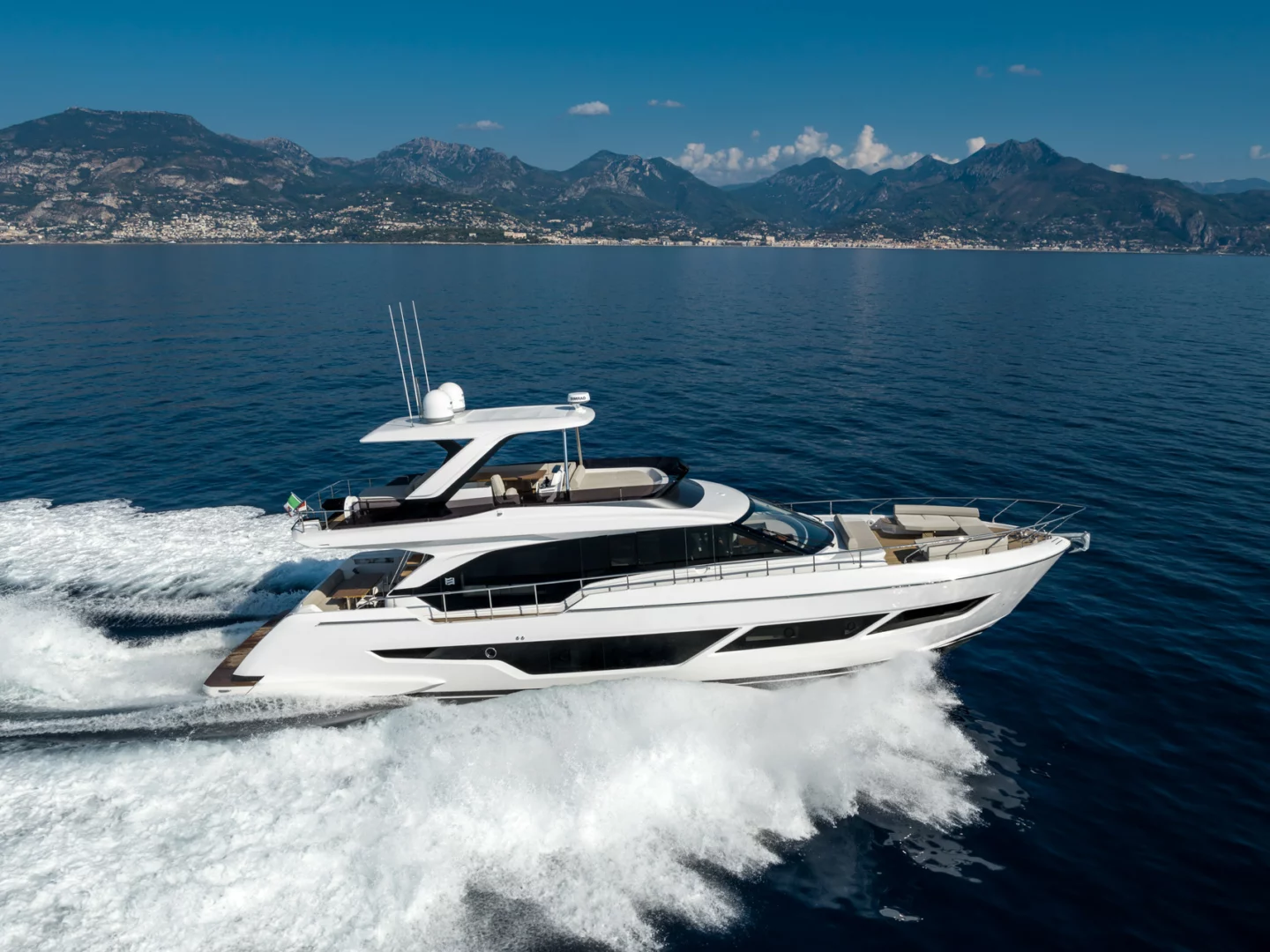 Ferretti Group al FLIBS 2024: scopri 10 yacht di lusso e due anteprime USA, tra innovazione e design Made in Italy.