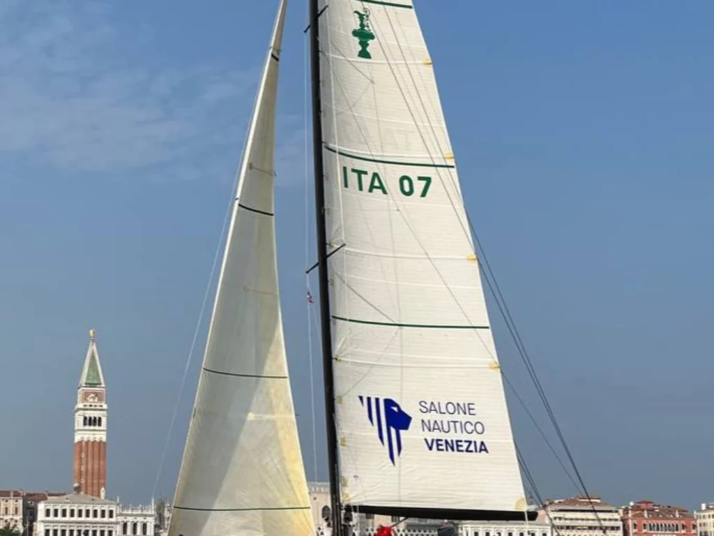 Il Moro di Venezia alla Barcolana 2024: storia e vela si incontrano in un evento unico, con il supporto del Salone Nautico.