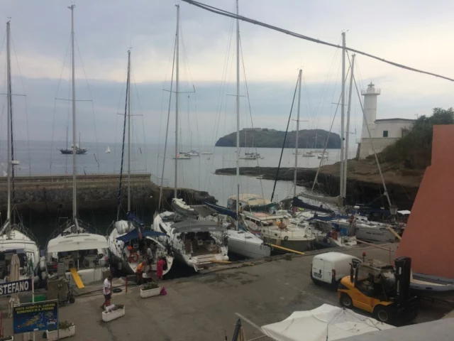 Ventotene - Porto Romano e il faro