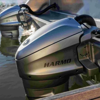 Yamaha presenta HARMO 2.0: fuoribordo elettrico innovativo, silenzioso e versatile, ideale per una nautica sostenibile.