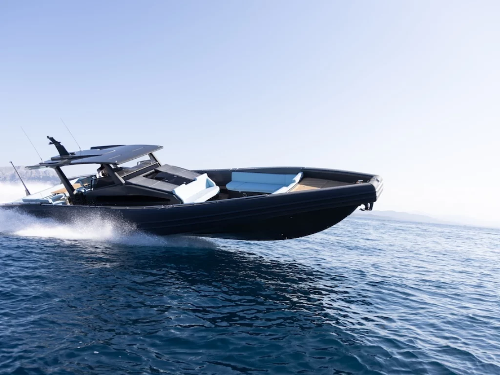 Novamarine vende due BS 160 per €3M: lusso, performance e design. Consegne in USA e Costa Azzurra entro il 2025.