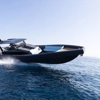 Novamarine vende due BS 160 per €3M: lusso, performance e design. Consegne in USA e Costa Azzurra entro il 2025.