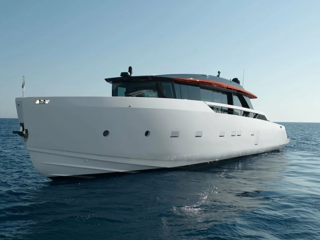 Sanlorenzo svela il nuovo SP92 al Boot Düsseldorf 2025, yacht di lusso che combina design Made in Italy, alte prestazioni e sostenibilità.