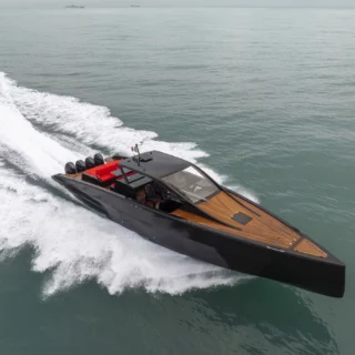 MYLIUS YACHTS svela l’M47P: 56 nodi di velocità, design esclusivo e comfort personalizzabile al boot Düsseldorf.