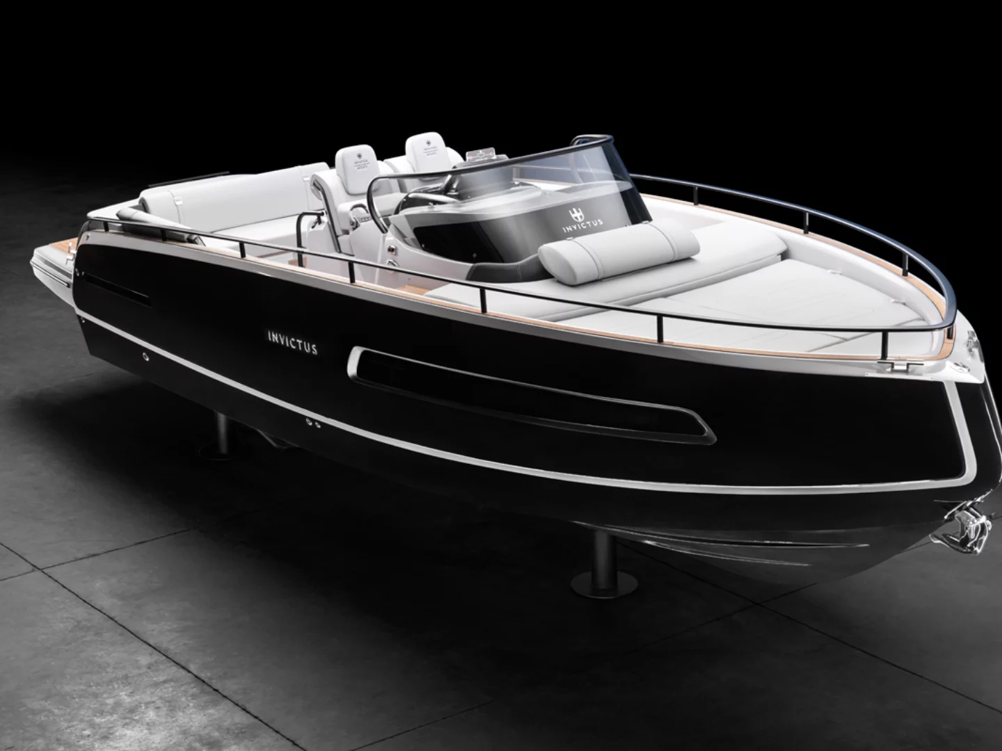 Scopri Invictus GT280 Carbon Look al boot Düsseldorf 2025: design in carbonio, tecnologia ‘pre-preg’ e innovazione.