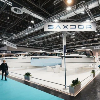 Saxdor Yachts presenta innovazioni al Boot Düsseldorf 2025: AI, Virtual Showroom e gestione energetica sostenibile.