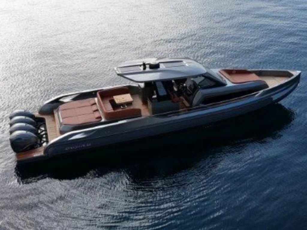 Scopri il nuovo Stradivari 52 di Cantieri Capelli e Yamaha: tecnologia, eleganza e prestazioni uniche al Boot Düsseldorf 2025.