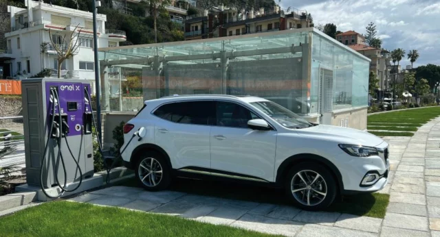 Stazione ricarica auto elettriche Enel a Cala del Forte