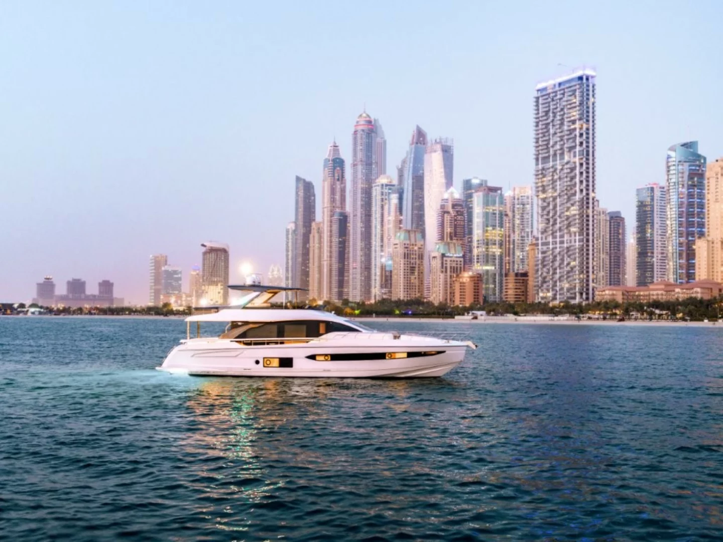 Azimut potenzia la presenza in Medio Oriente con Elite Yachts come dealer anche in Arabia Saudita e lancia l'Azimut Concierge Service 24/7.