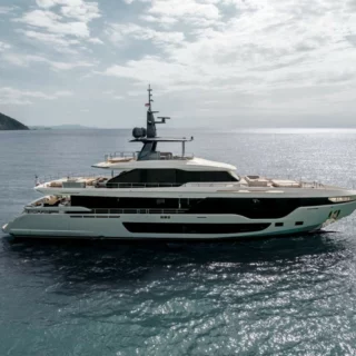 Azimut al Miami International Boat Show 2025 con 8 yacht esclusivi. Innovazione, lusso e performance ti aspettano