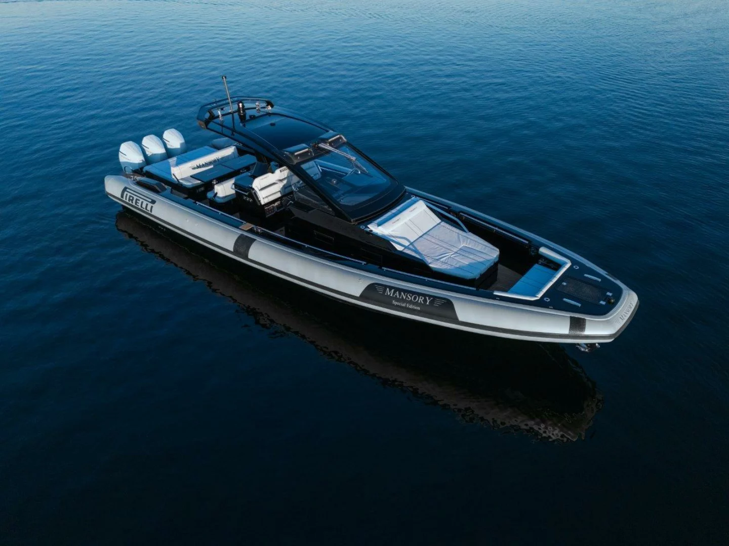 Sacs Tecnorib debutta al Dubai Boat Show 2025: PIRELLI 42 Mansory Special Edition, lusso e innovazione in mare.