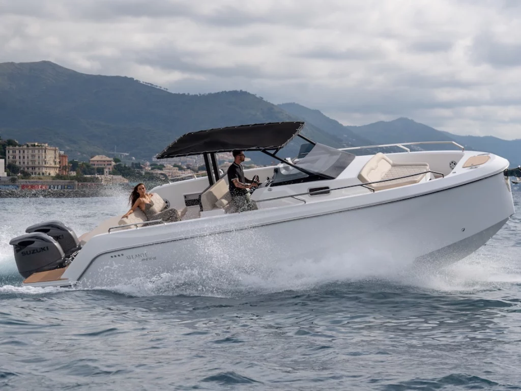 Scopri le novità Suzuki al NauticSud 2025: fuoribordo STEALTH LINE, nuovi V6 e finanziamenti vantaggiosi!