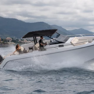 Scopri le novità Suzuki al NauticSud 2025: fuoribordo STEALTH LINE, nuovi V6 e finanziamenti vantaggiosi!