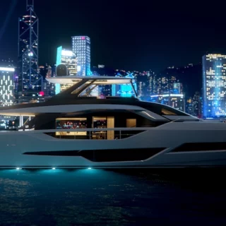 Ferretti Yachts 800 ridefinisce il lusso in mare con design innovativo, comfort superiore e prestazioni avanzate.