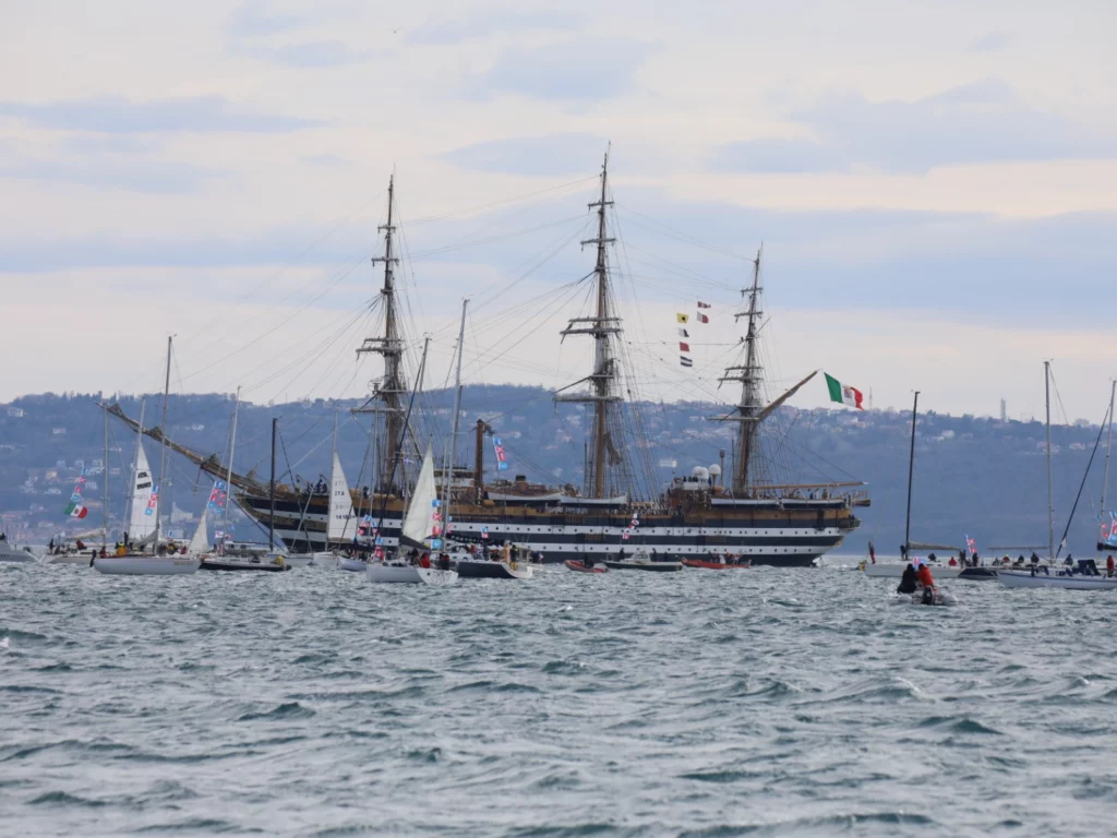 Trieste celebra il Vespucci con la mostra su Straulino e la campagna 