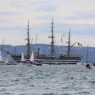 Trieste celebra il Vespucci con la mostra su Straulino e la campagna 