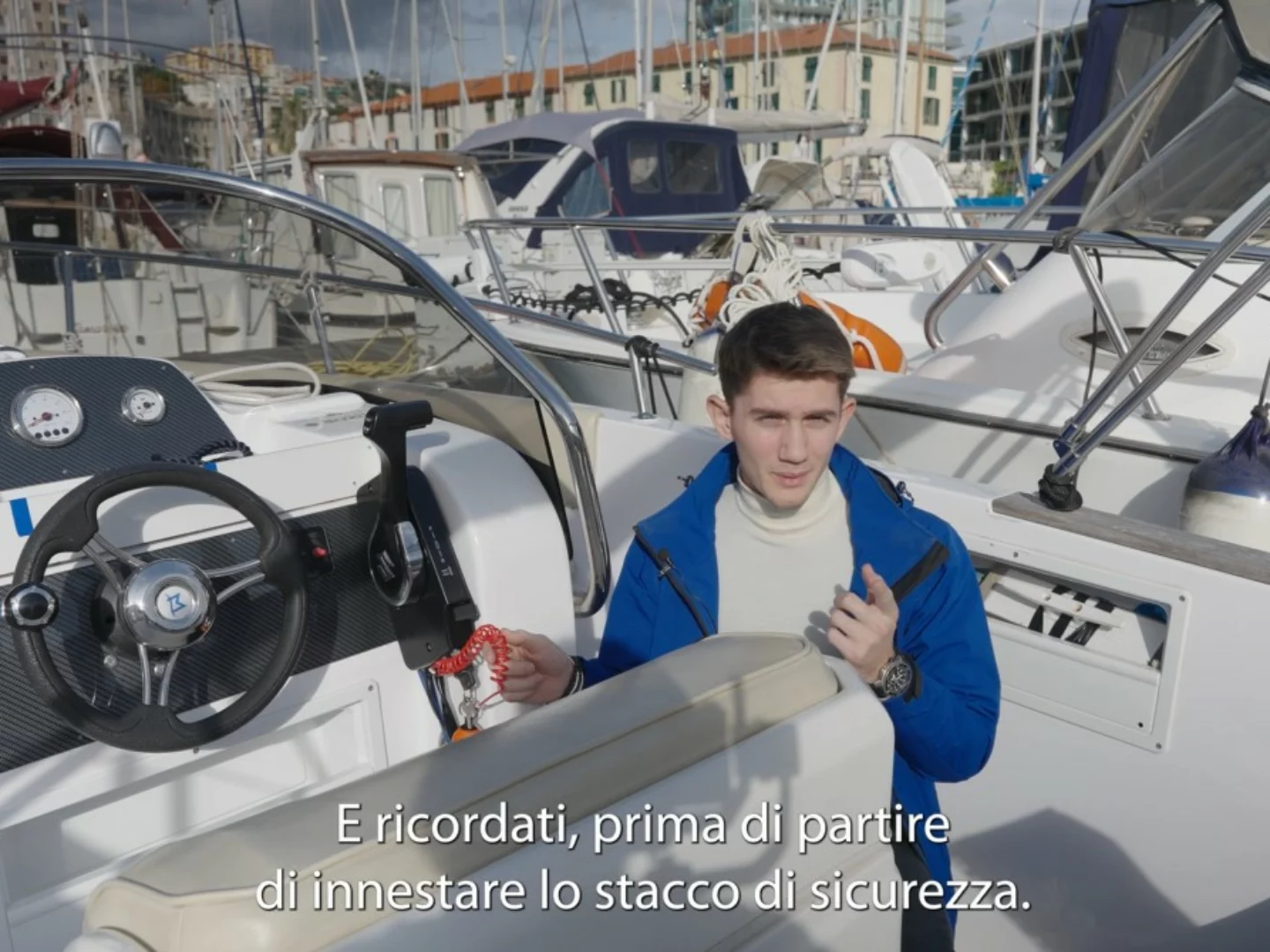 Scopri #SuzukiDriveExperience: 10 tutorial per una navigazione sicura e responsabile. Vivi il mare con Suzuki!