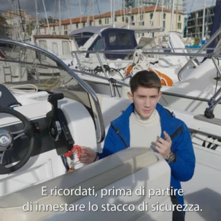 Scopri #SuzukiDriveExperience: 10 tutorial per una navigazione sicura e responsabile. Vivi il mare con Suzuki!